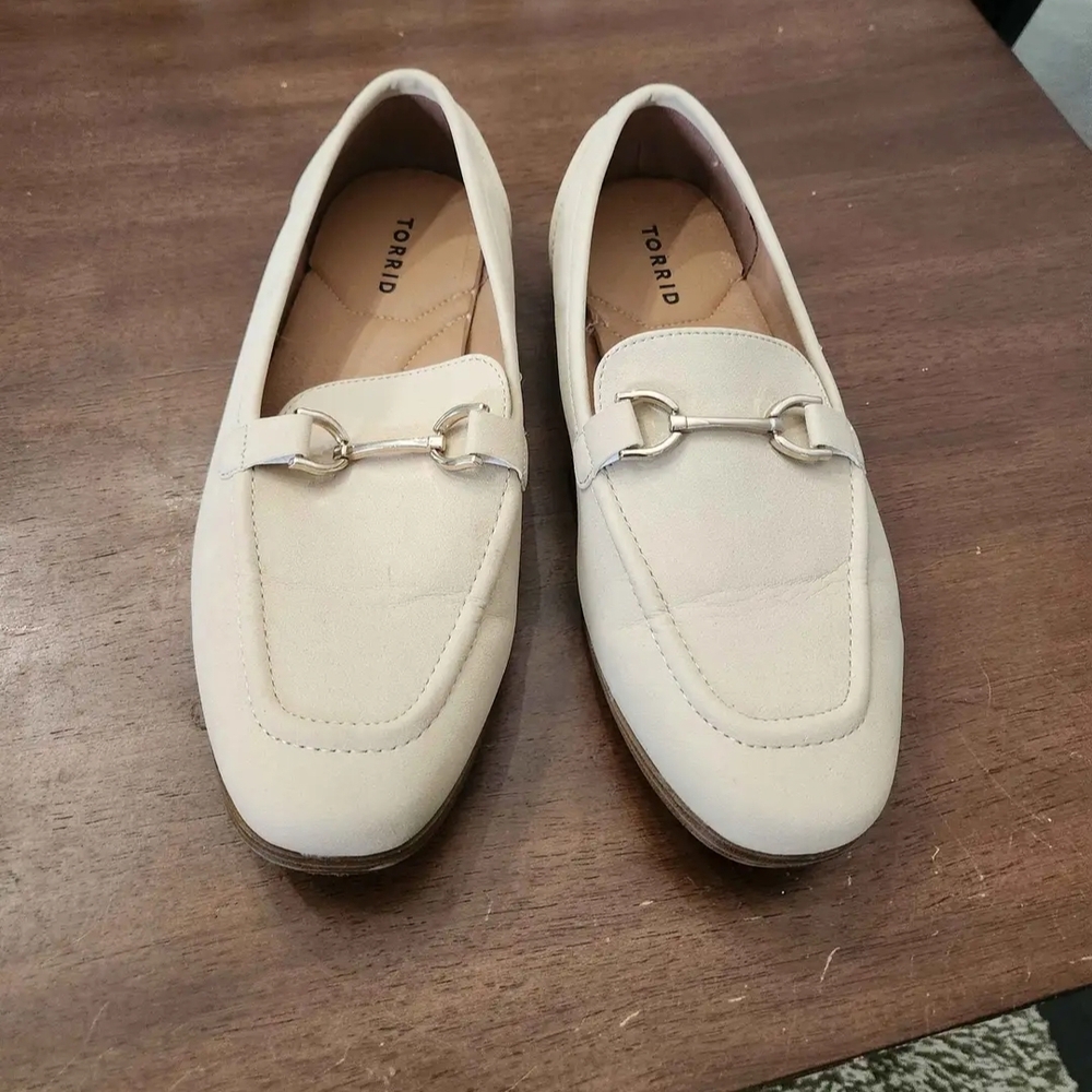 9.5W Torrid Women's Cream Loafers